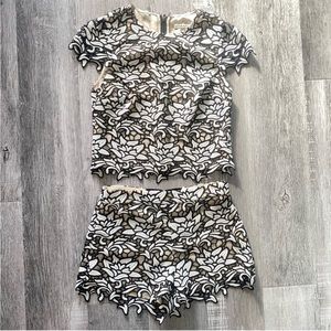 ALICE + OLIVIA Lace Pattern Lace Trim Embellishment Short Set Size: S